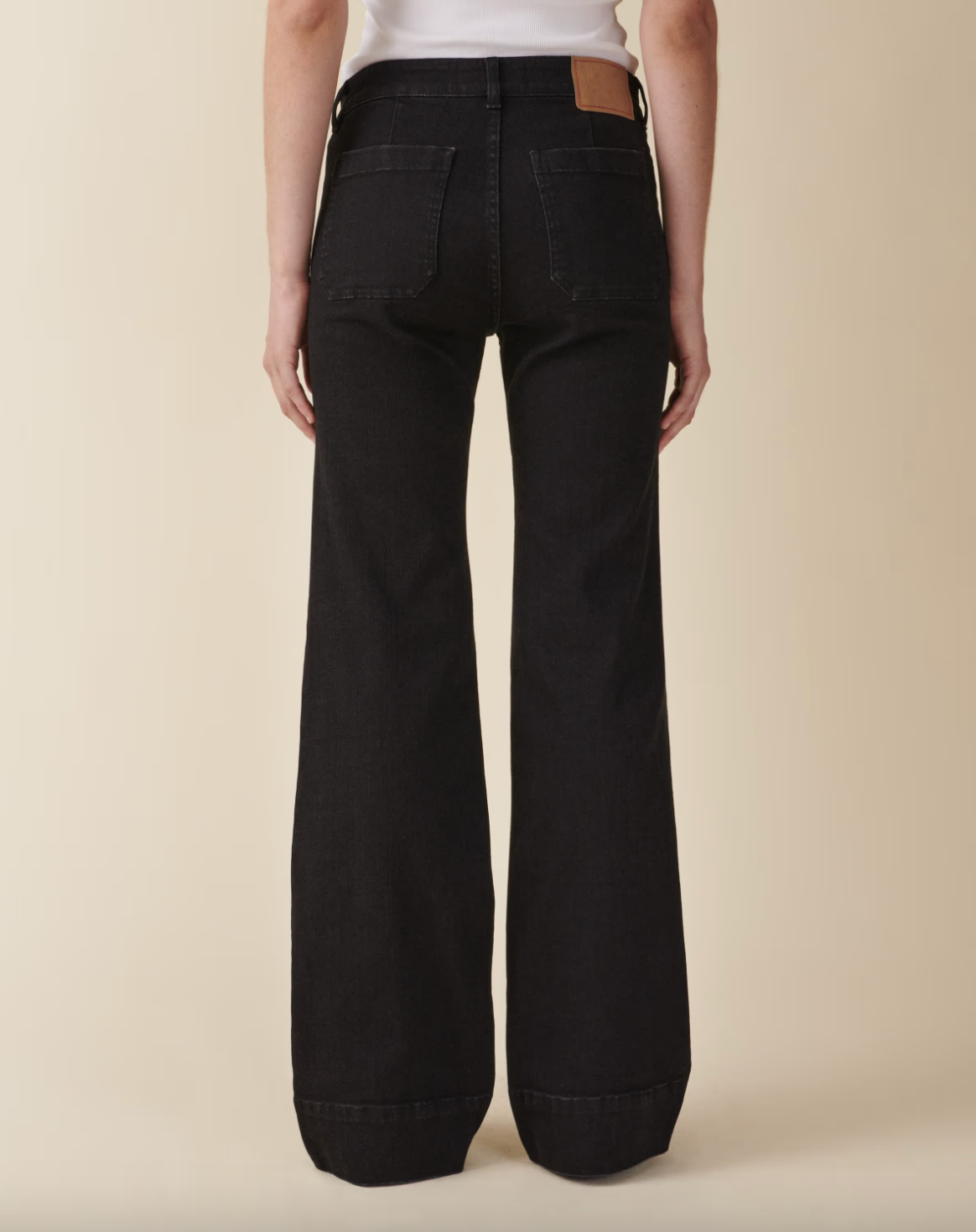 St Monica Low Black 2 Weeks - Black