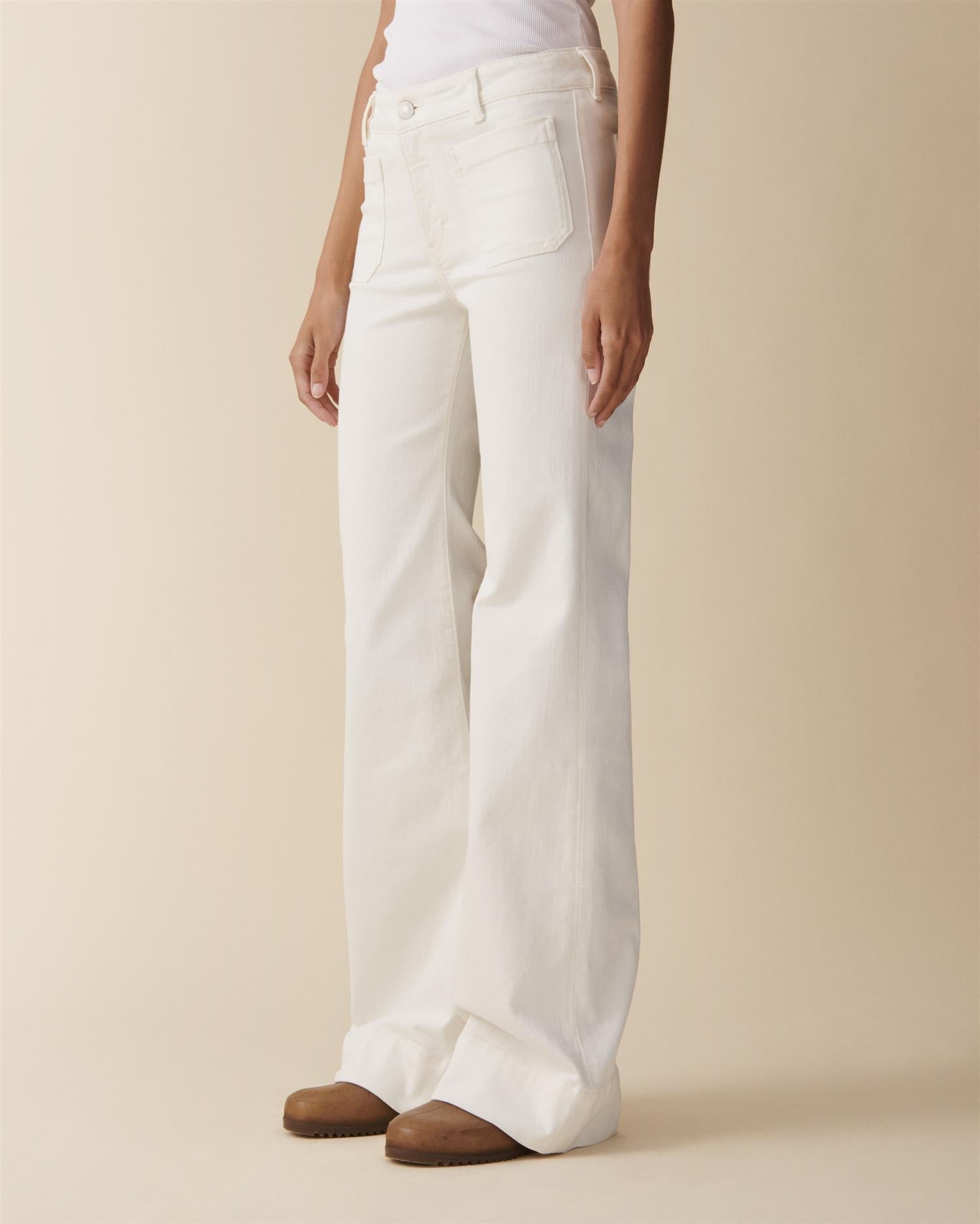 St Monica Low Natural White - Off-White