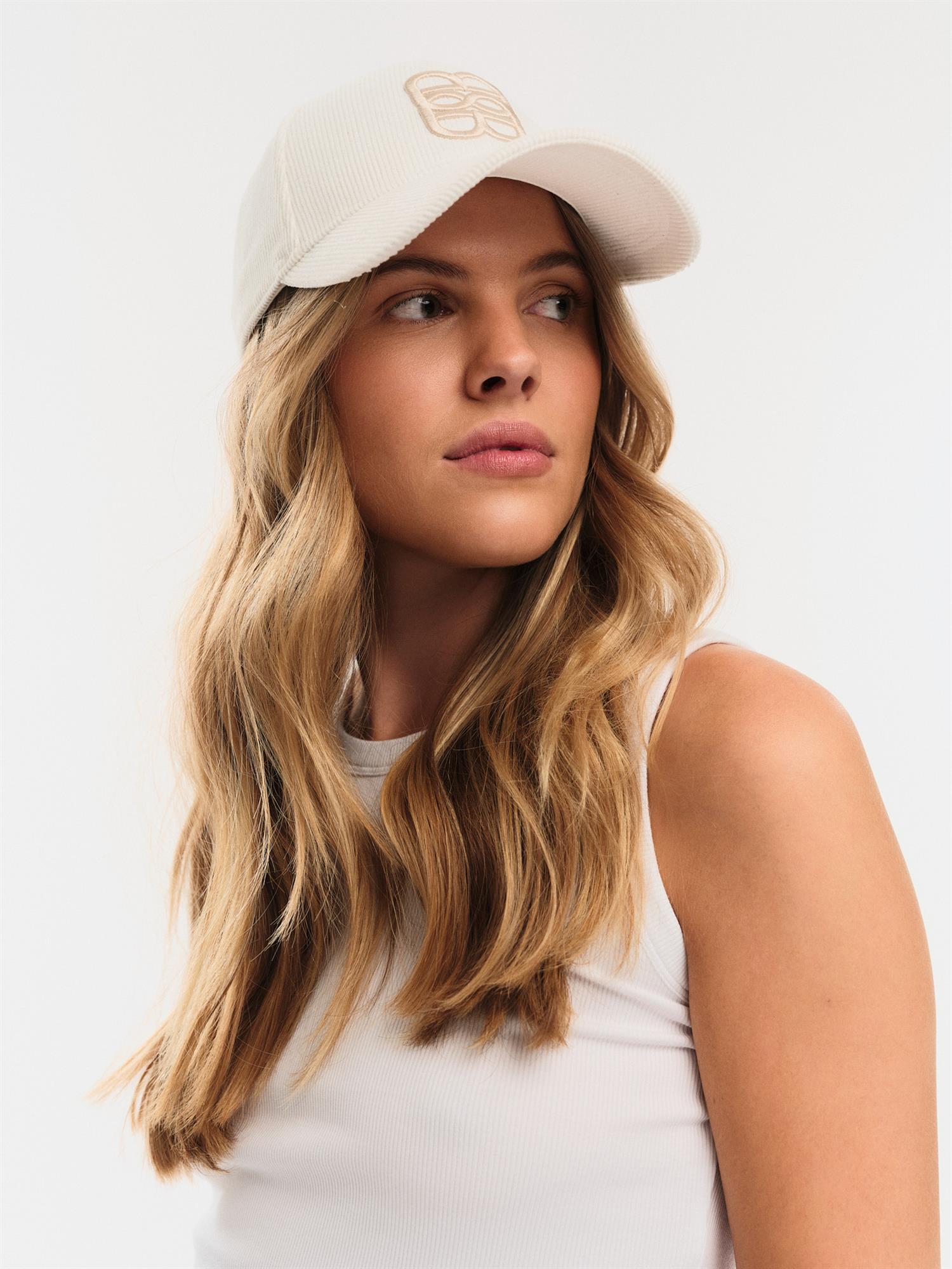 Philly Cord Cap White With Beige Monogram - White