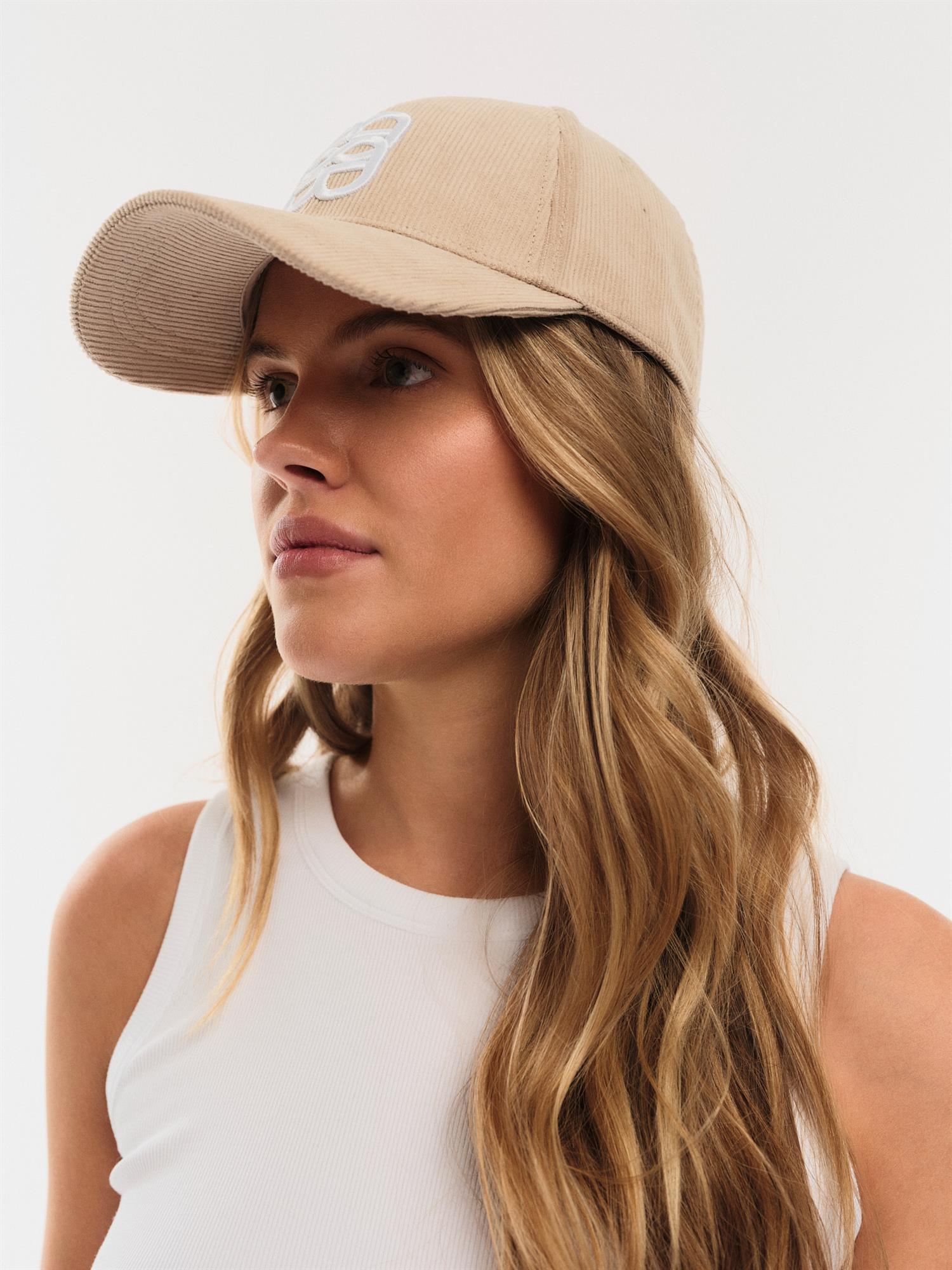 Philly Cord Cap Beige With White Monogram - Beige